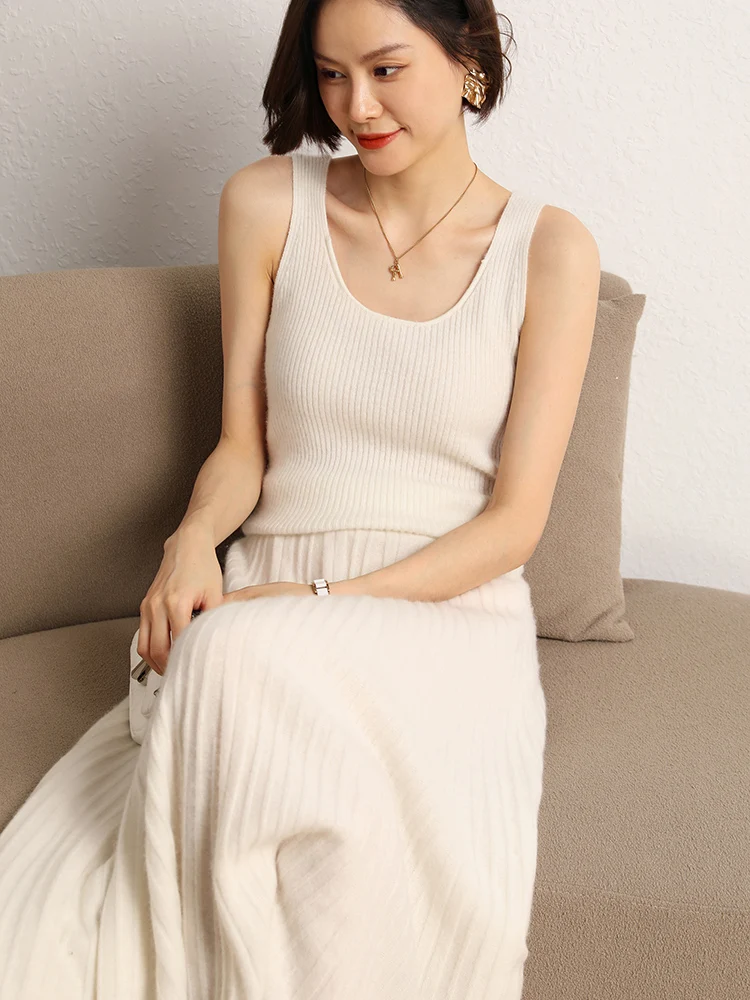 Cashmere skirt waist detail