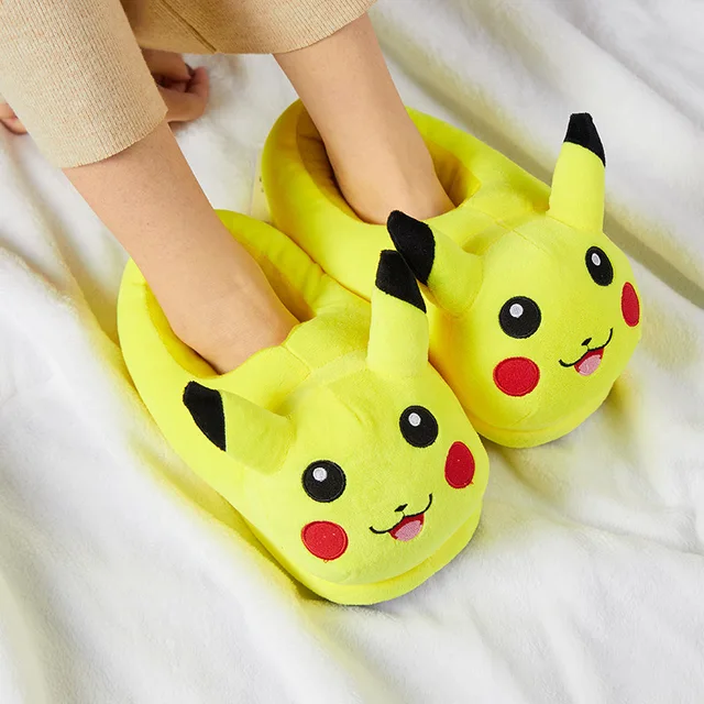 Gros chaussons peluche Pikachu pour adultes Takara Tomy Kawaii pantoufles en peluche Pokemon Pikachu 1 paire chaussures chaudes d hiver pour la