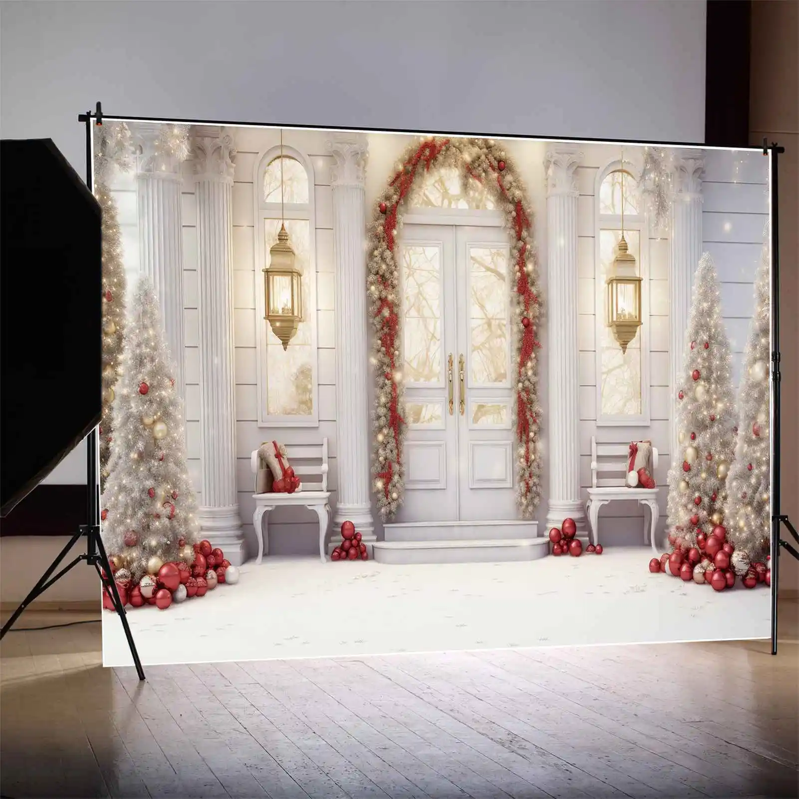 Moon.Qg Photography Fondale White Christmas Portico Wreath Door Window Light Silver Tree Background Red Balls Fringe Studio Puntelli