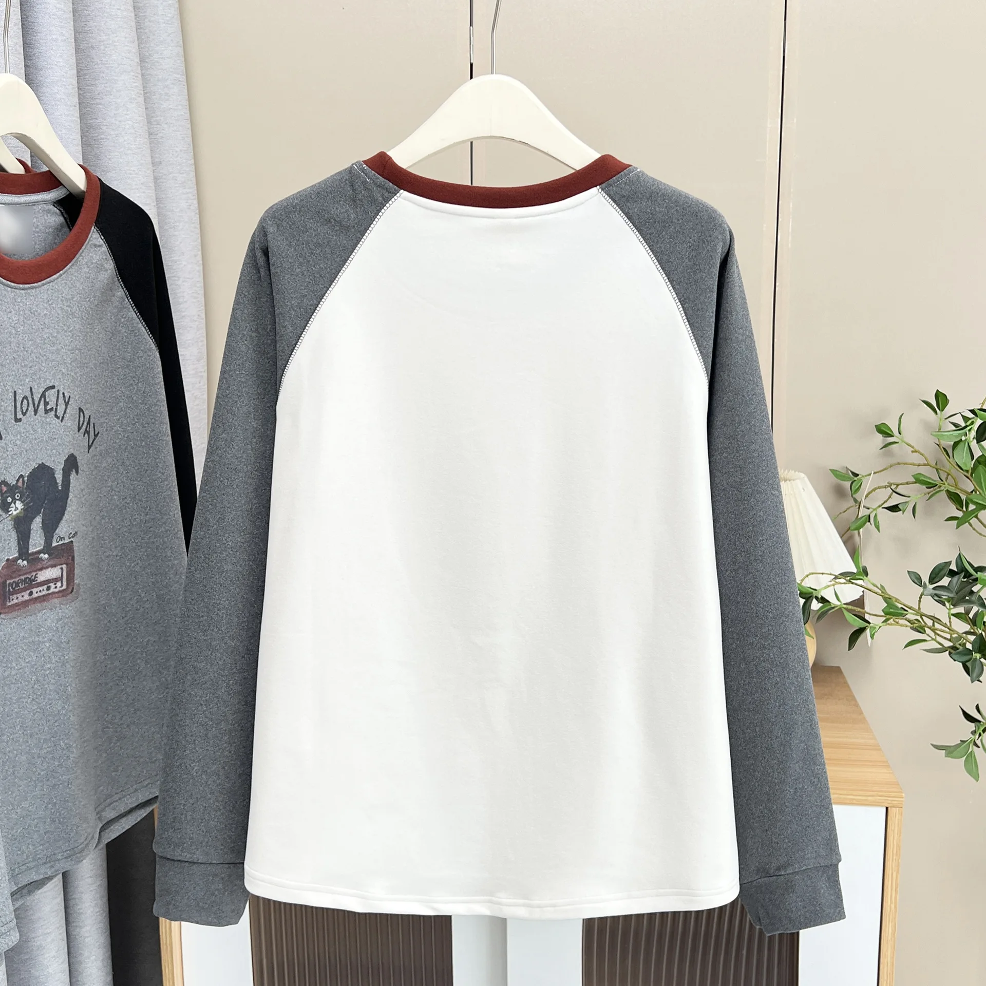 XXXXL Fashion Plus Size Women's T-Shirt 2025 autumn/winter Youthful Casual color-block Printed De Velvet Warm Tops 7052