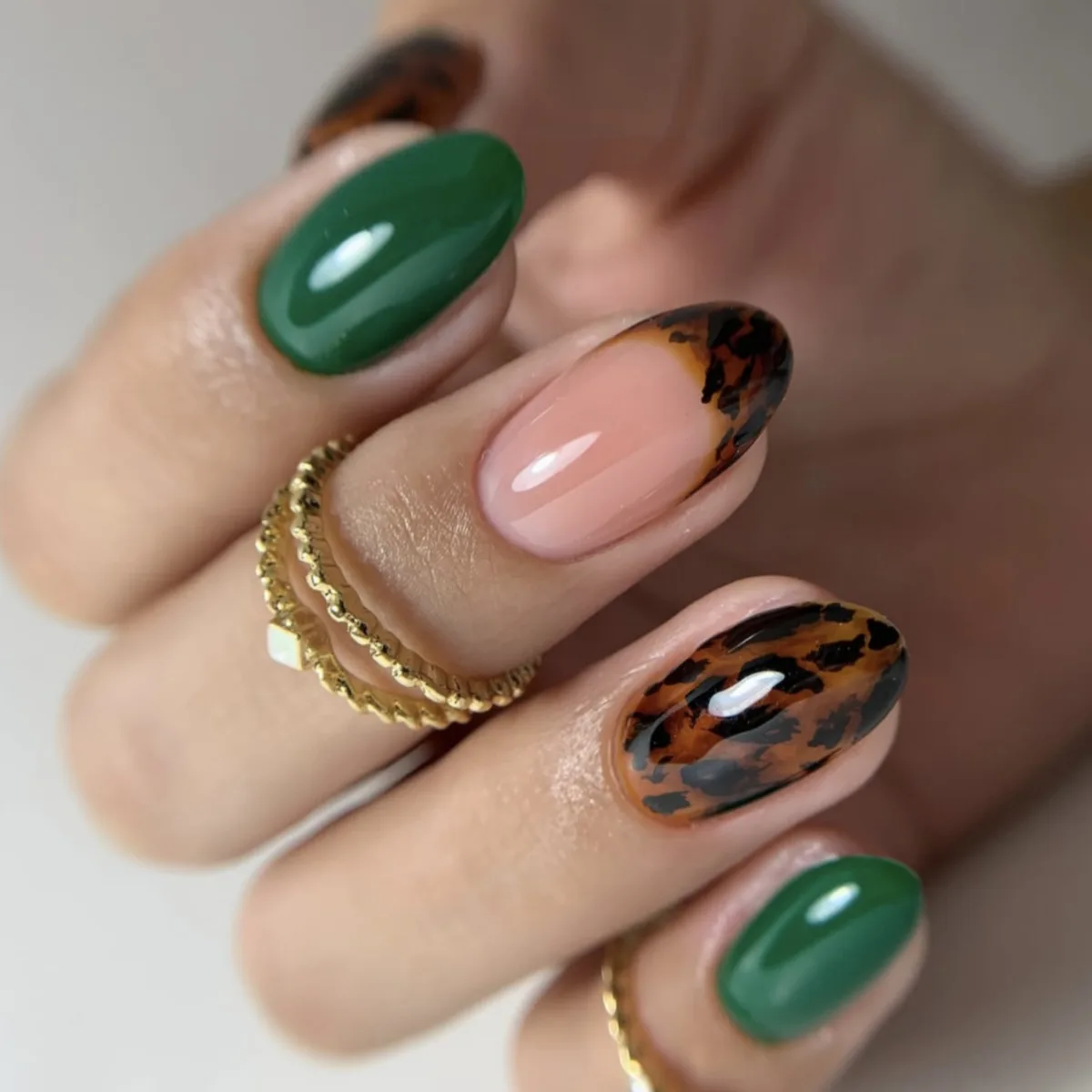 24개 블랙 플라워 리프 동물 디자인 프레스온 인조 손톱 아트 짧은 라운드 헤드 가짜 손톱 탈부착 가능한 풀 커버 손톱 팁