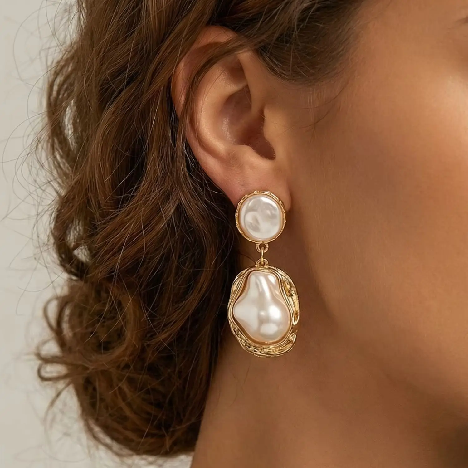 Vintage Barock Imitationsperlen Tropfen-Ohrringe für Frauen Goldfarben Unregelmäßige Geometrische Hängeohrringe Hochzeitsschmuck Geschenk