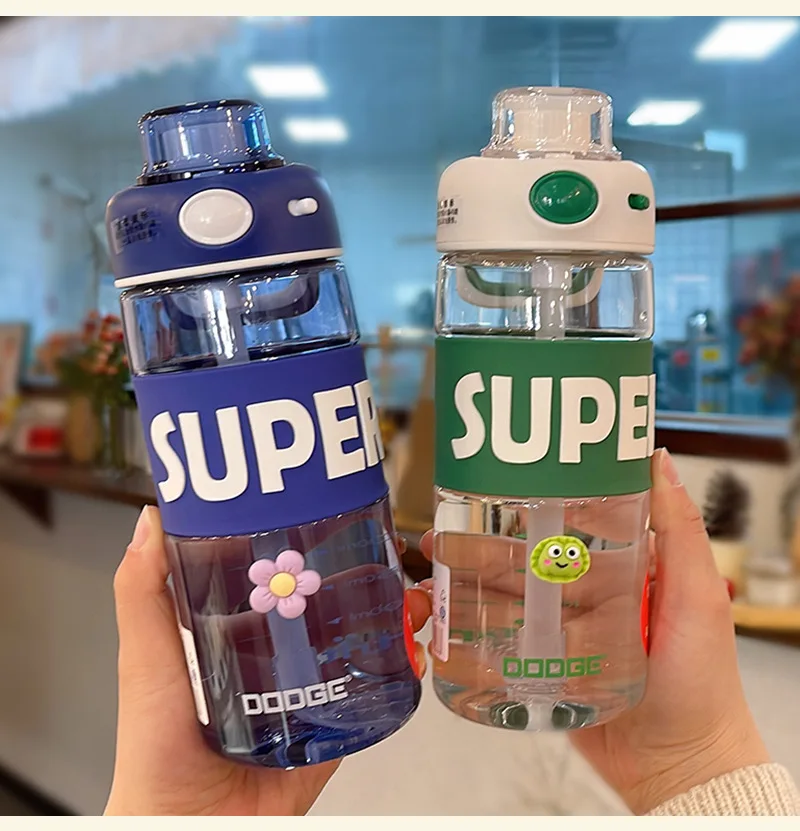 

650ml-780ml plastic cup hand-held design, direct drink design, with graduated cap sports portable water bottle