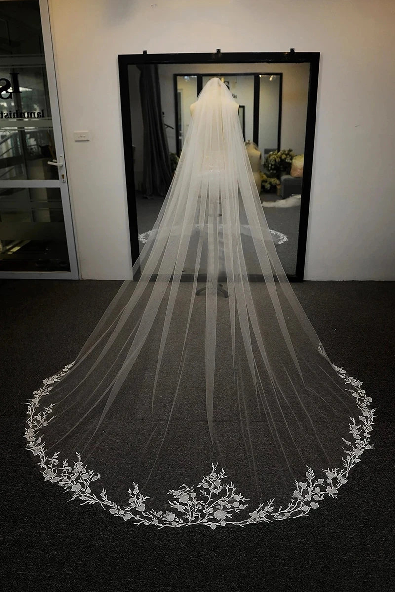 Elegant Lace Wedding Veil 3 Meters Long One Layer White Ivory Bridal Veil with Comb Wedding Accessories
