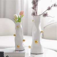 Resin Vase, Abstract Art, Twisted, Shaped Vase, Living Room and Dining Table Flower Arrangement, Home Decoration Ornament 1