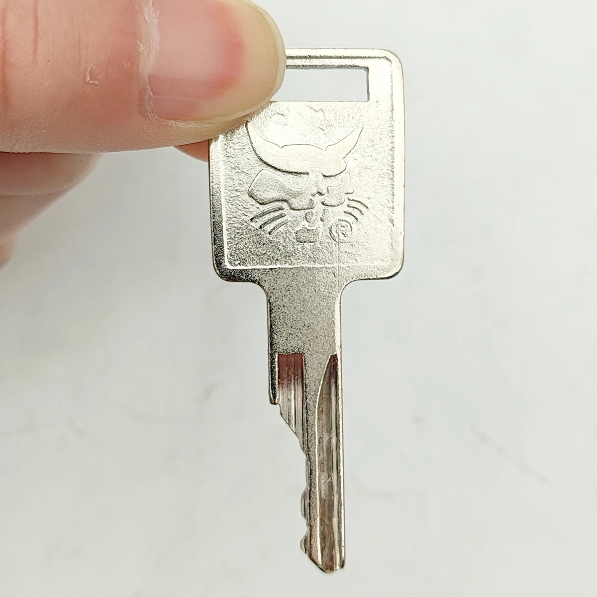 Bobcat Key S550 s185 Skid Steer Loader Sweeper s331 / S160 Excavator heavy equipment ignition key