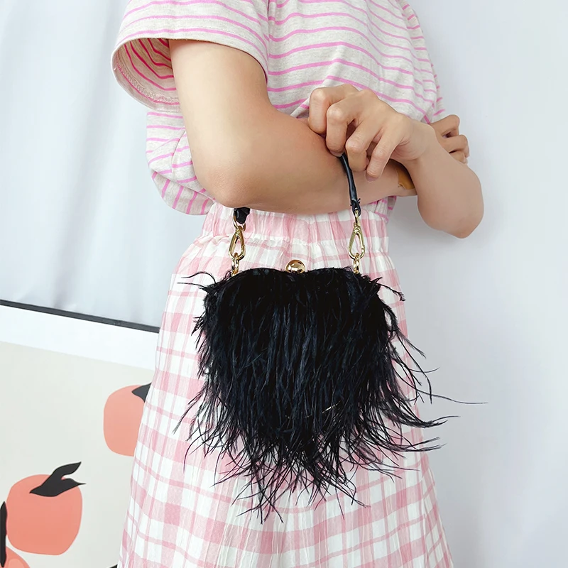 Ostrich Feather Heart Shaped Party Clutch Evening Bag for Women Luxury Banquet Bag Female Purses and Handbags Chain Shoulder Bag