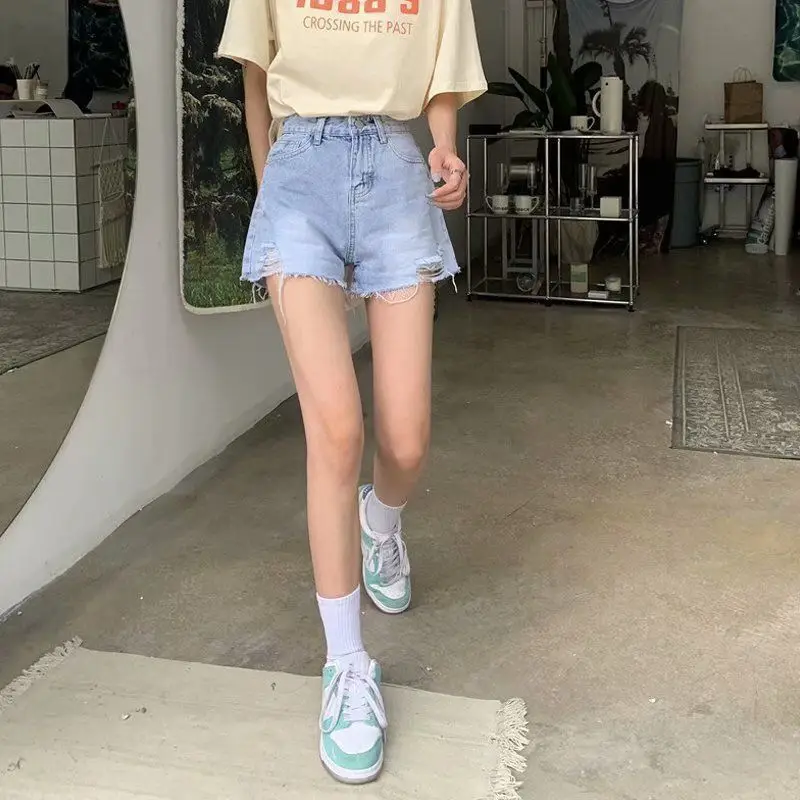 Heart Pattern Women's Denim Shorts Hot Clothing Outdoor Short Pants for Woman To Wear Trend 2023 Youthful Clothes XL Cheap Jeans