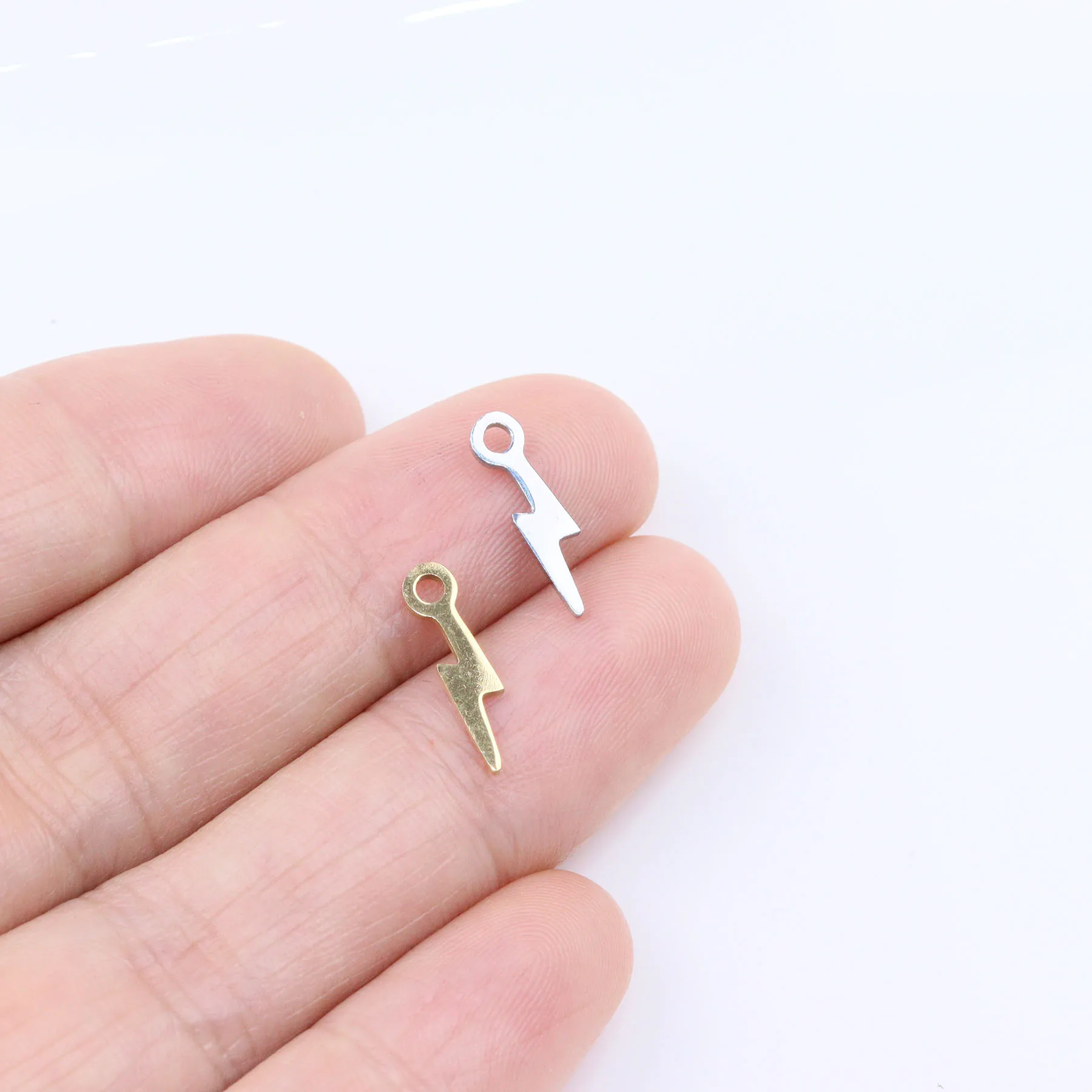 

10 шт 12 мм Оптовая продажа нержавеющей стали высокого качества мини Lightning медальон Подвеска "сделай сам", зажим для ожерелья, серьги, браслеты, не выцветать 2 Цвета