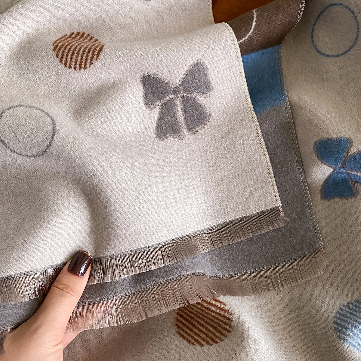 New Brand Elegance Bow Print Scarf Soft Warm Fringe Pashmina Shawl Autumn and Winter Outdoor Coldproof Windproof Blanket 2025