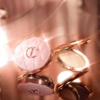 Charlotte Tilbury Poudre fixante lissante pour la peau, Fond de teint liquide compact, Flacon super finition, Contrôle du sébum, Embellisseur de la peau 2
