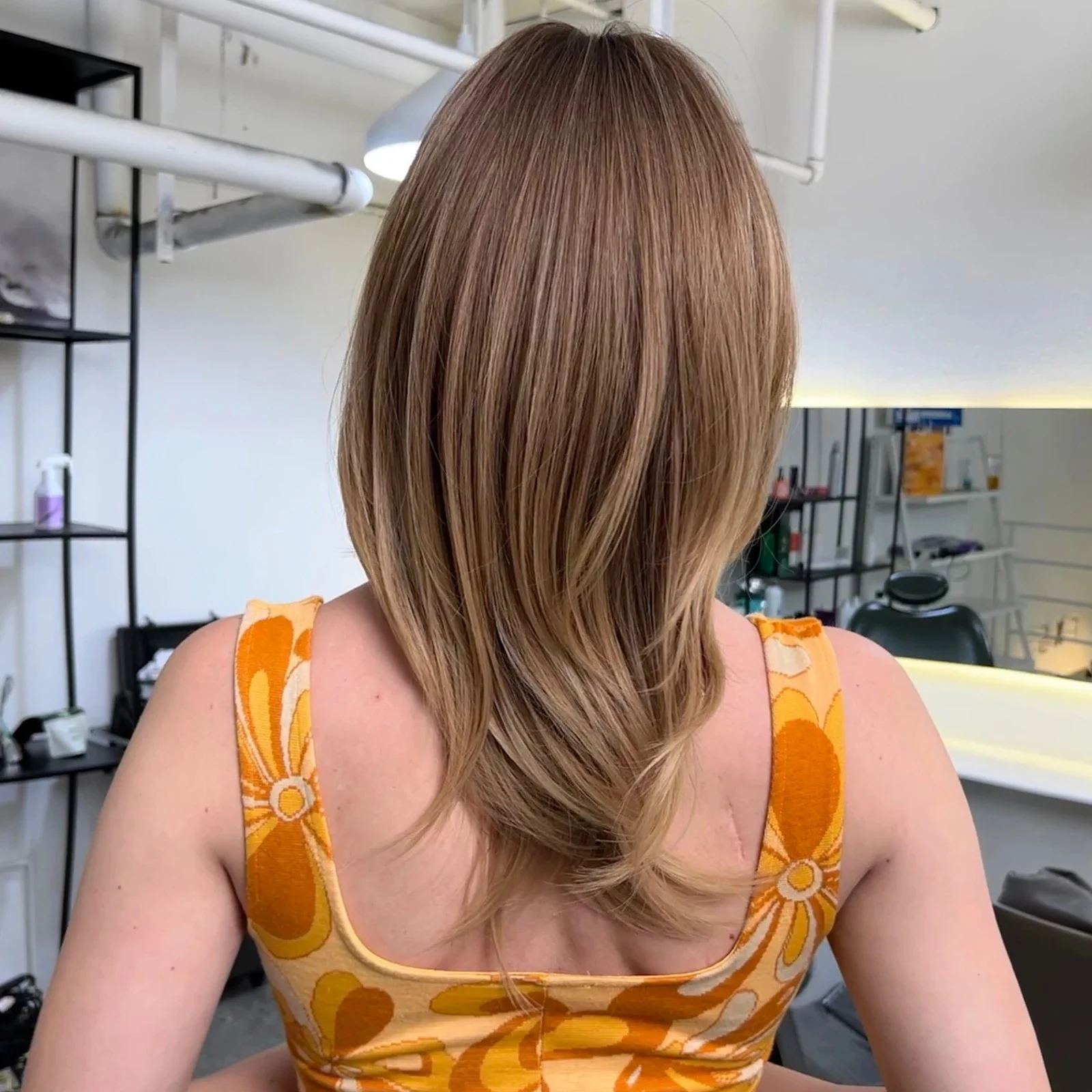 HENRY MARGU Ombre Brown Layered Synthetic Wigs for Women Shoulder Length Natural Straight Wigs with Bangs Heat Resistant Daily