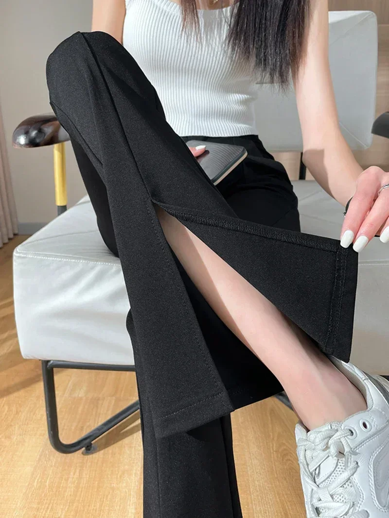 Рисунок 3 - Женские черные расклешенные брюки с разрезом спереди