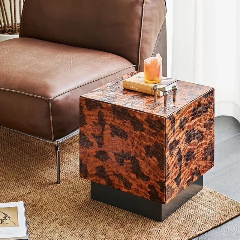 

/ A few corners / Italian minimalist / square / leather + wenge / MR
