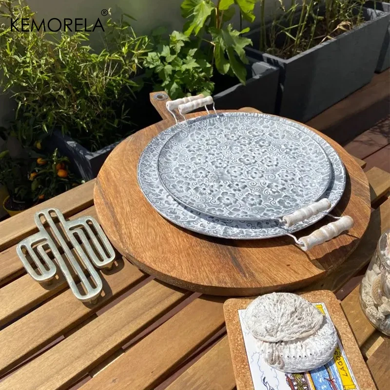 Handcrafted Round Flat Metal Plate Retro Dessert Cake Bread Plate Decorative Antique Serving Tray With Wood Handles Restaurant 4