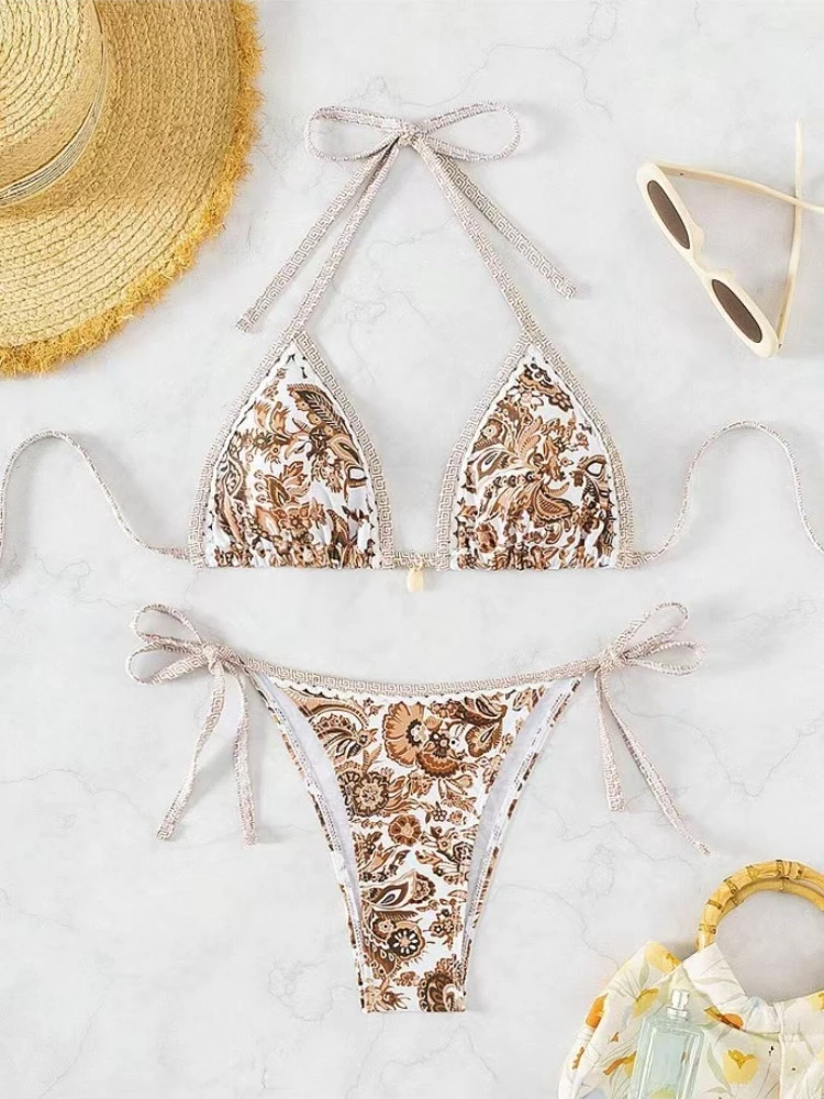 2025 Halter String Triangolo Bikini a due pezzi Costumi da bagno donna Costume da bagno femminile Bagnanti Costume da bagno Beachwear Estate