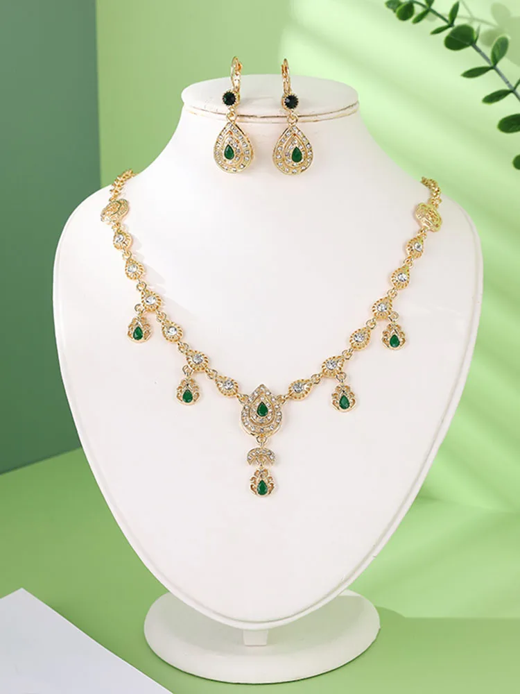 Goldfarbenes Brautschmuck-Set für Damen: Tropfenförmige Strass-Halskette und Haaraccessoires – Marokkanischer Brautschmuck für Haare, zwei Tragevarianten – Detail 10