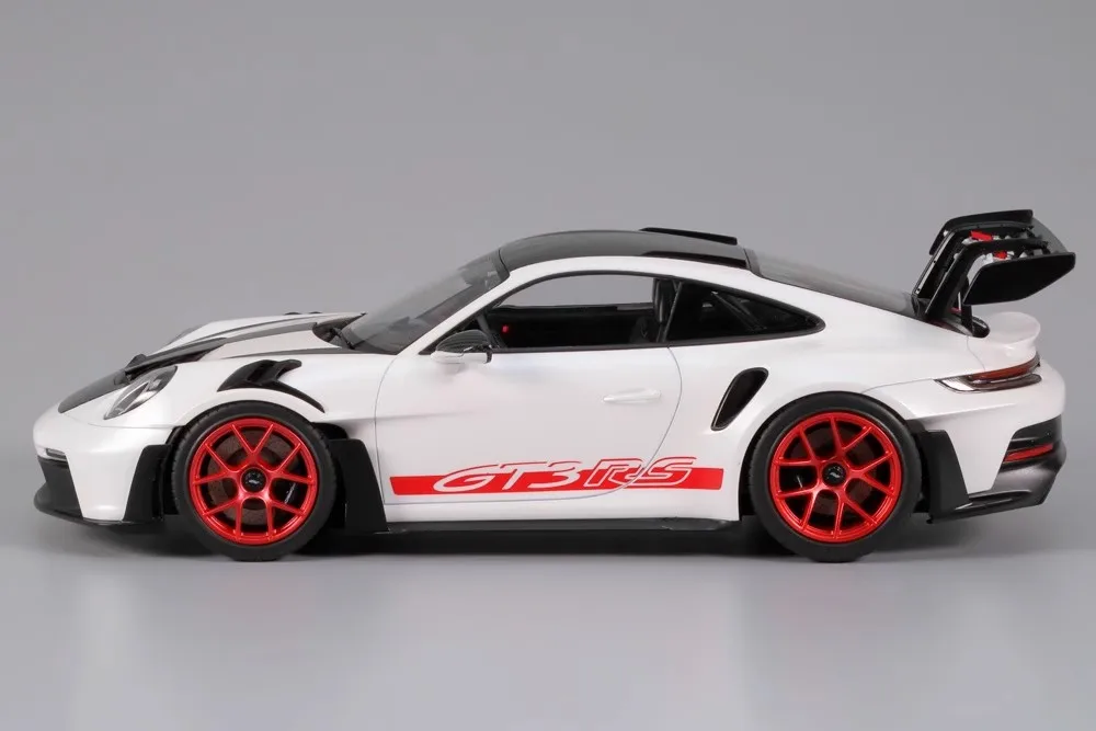 1/24 TAMIYA Assemble Car Model Porsche 911 GT3 RS (992) 24370 Assemble Figure Collectible Ornament Children Birthday Gift 2