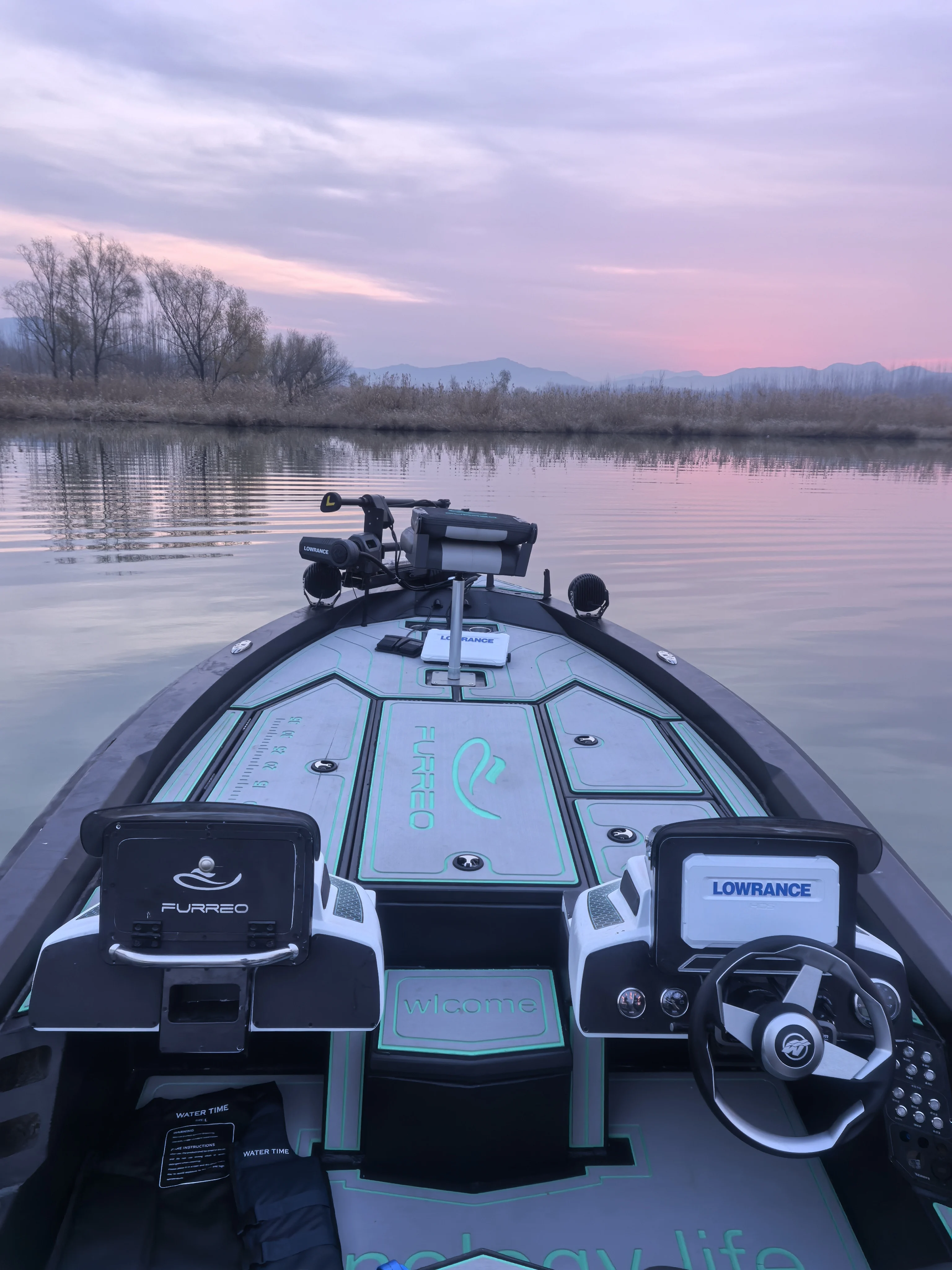 Multi-Functional Aluminum Bass Boat-6.4m C640 Model, 3-Person, 120L Tank, Fishfinder Ready, Durable Construction
