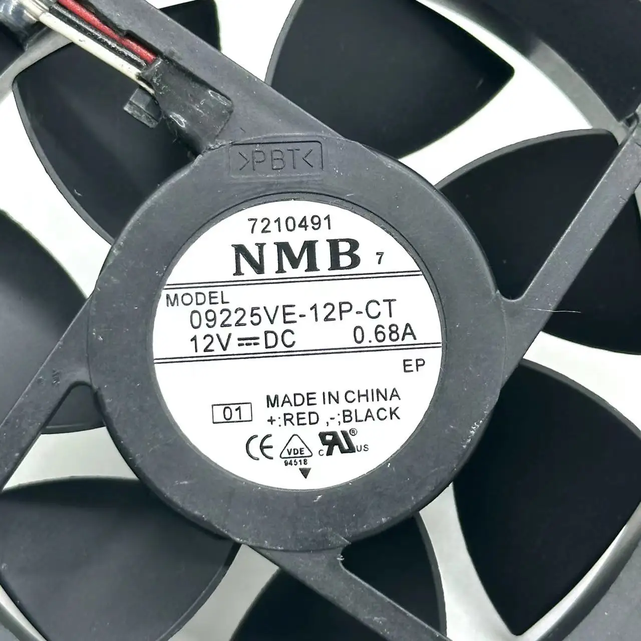 Ventilador de Refrigeração do Servidor Nmb-mat Fios 09225ve12p-ct dc 12v 0.68a 90x90x25 mm - Imagem 2