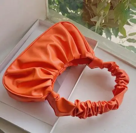 thumbnail image 1 of Bolsos de diseñador con diseño de nubes plisadas para mujer, bolso estilo retro con forma de bola de masa, bolso de compras para mujer, bolso tipo media luna debajo del brazo, bolso de mano de lujo de, 1 of 5