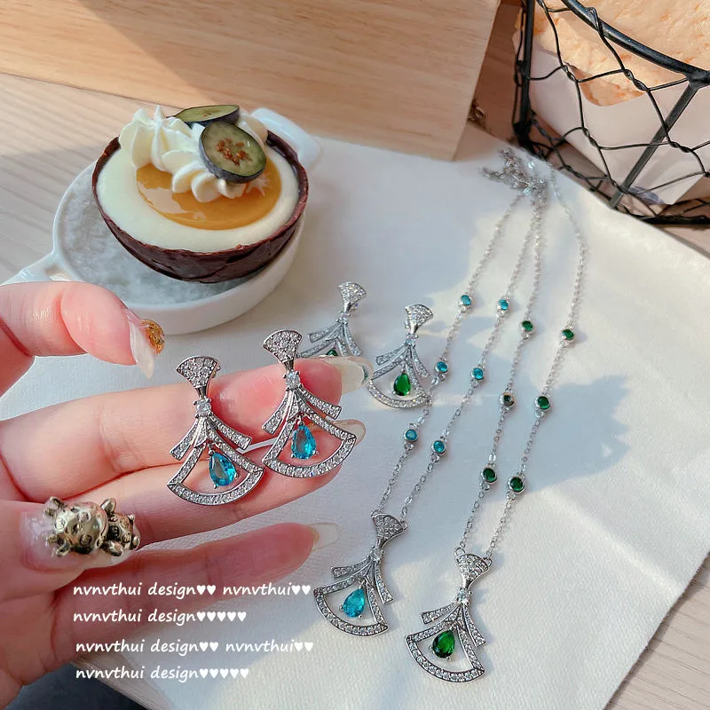 

Серьги-подвески из серебра с натуральными драгоценными камнями