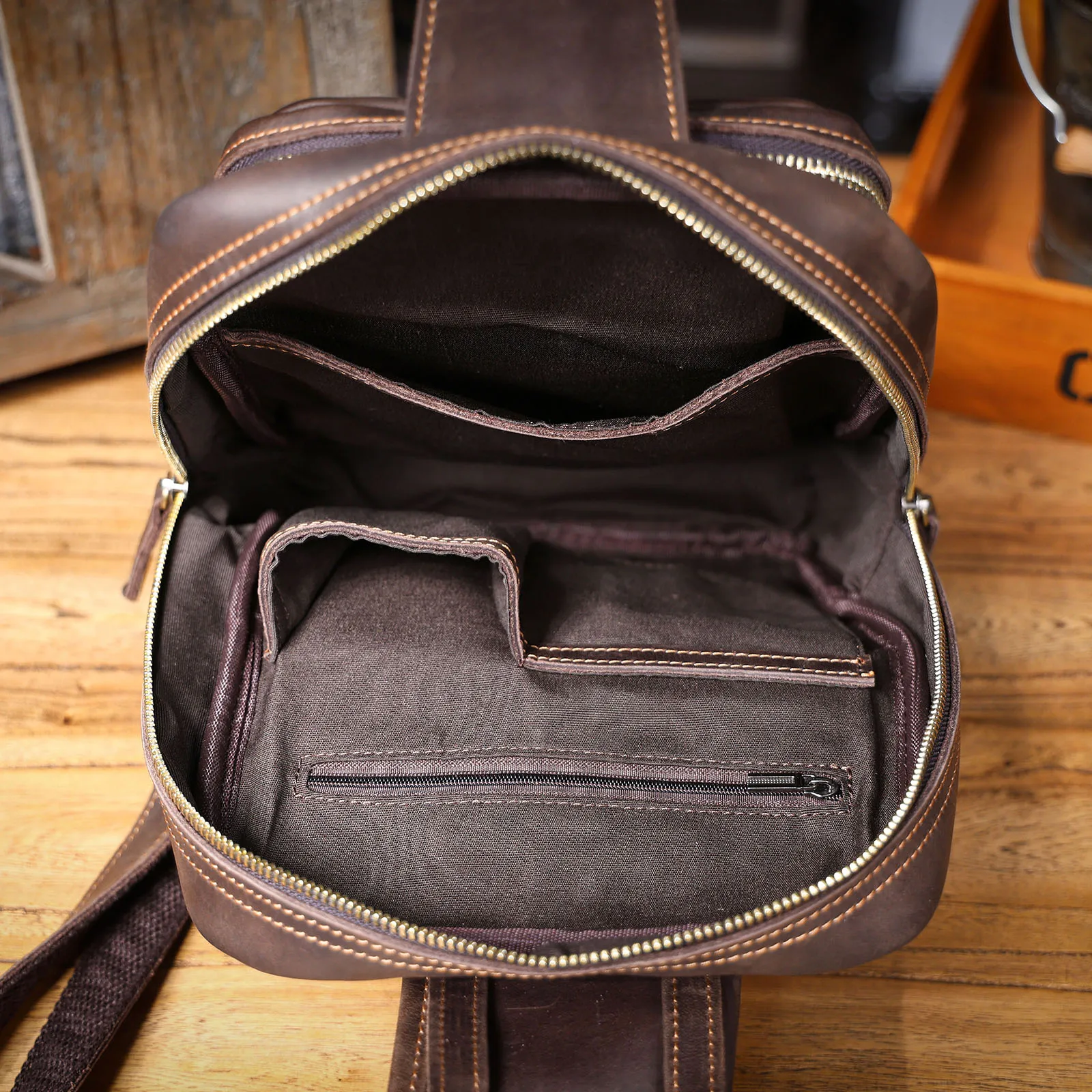 Hochwertige Echtleder-Brusttasche für Herren, Vintage Vollnarbenleder-Umhängetasche, Sling Bag, Tagesrucksack mit großer Kapazität – Detail 15