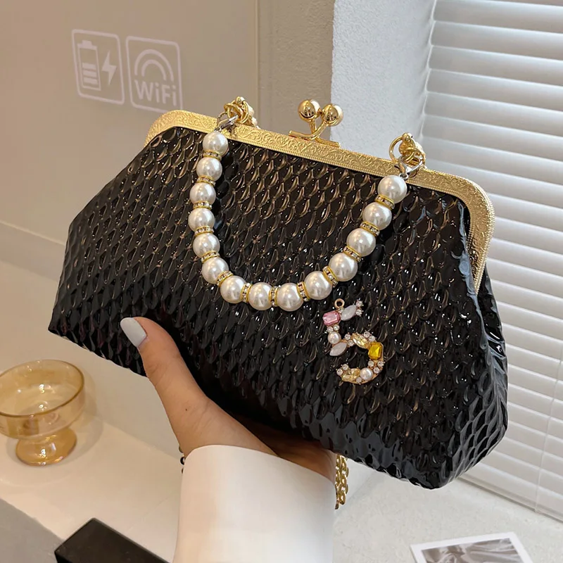 Luxury Women French Minority Shoulder Bags Gold Crossbody Bags Fashion Pearl Chain Shell Clip Small Handbag Eveing Clutch crossbody bag women handbags