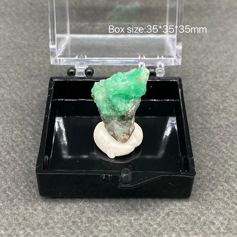 100%  Natural Emerald Mineral Specimens Stones and Crystals Healing Crystal   +Box size:35*35*35 mm