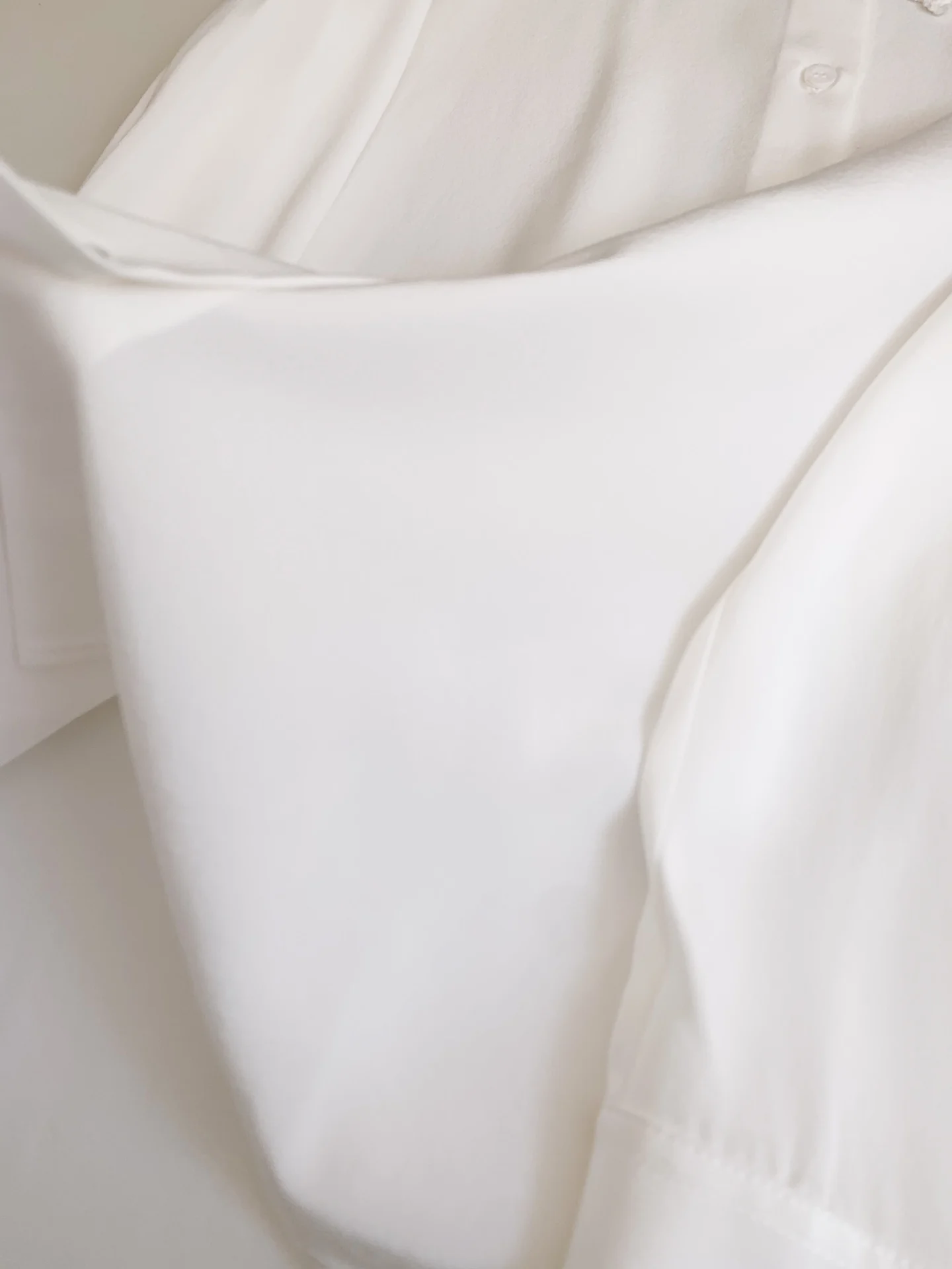 Рисунок 3 - Шелковая рубашка с ажурным воротником