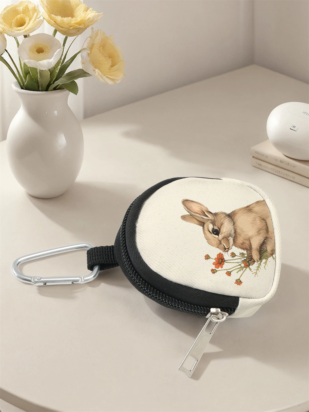 Rabbit pattern printed mini wallet, zipper change bag with hook clip, headphone key bag, suitable for men and women