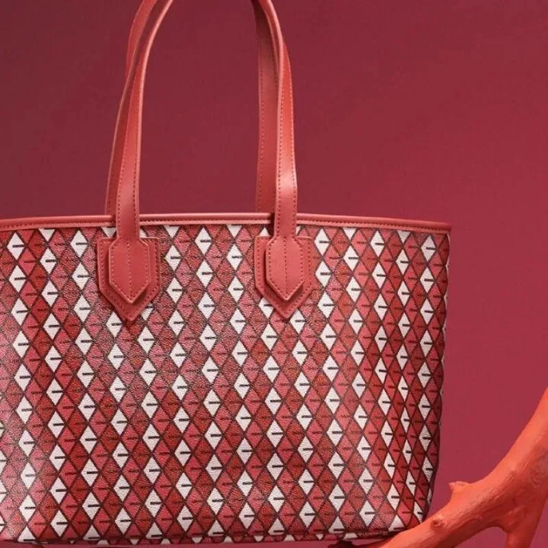 حقائب يد نسائية أصلية من علامات تجارية فاخرة، بتصا...