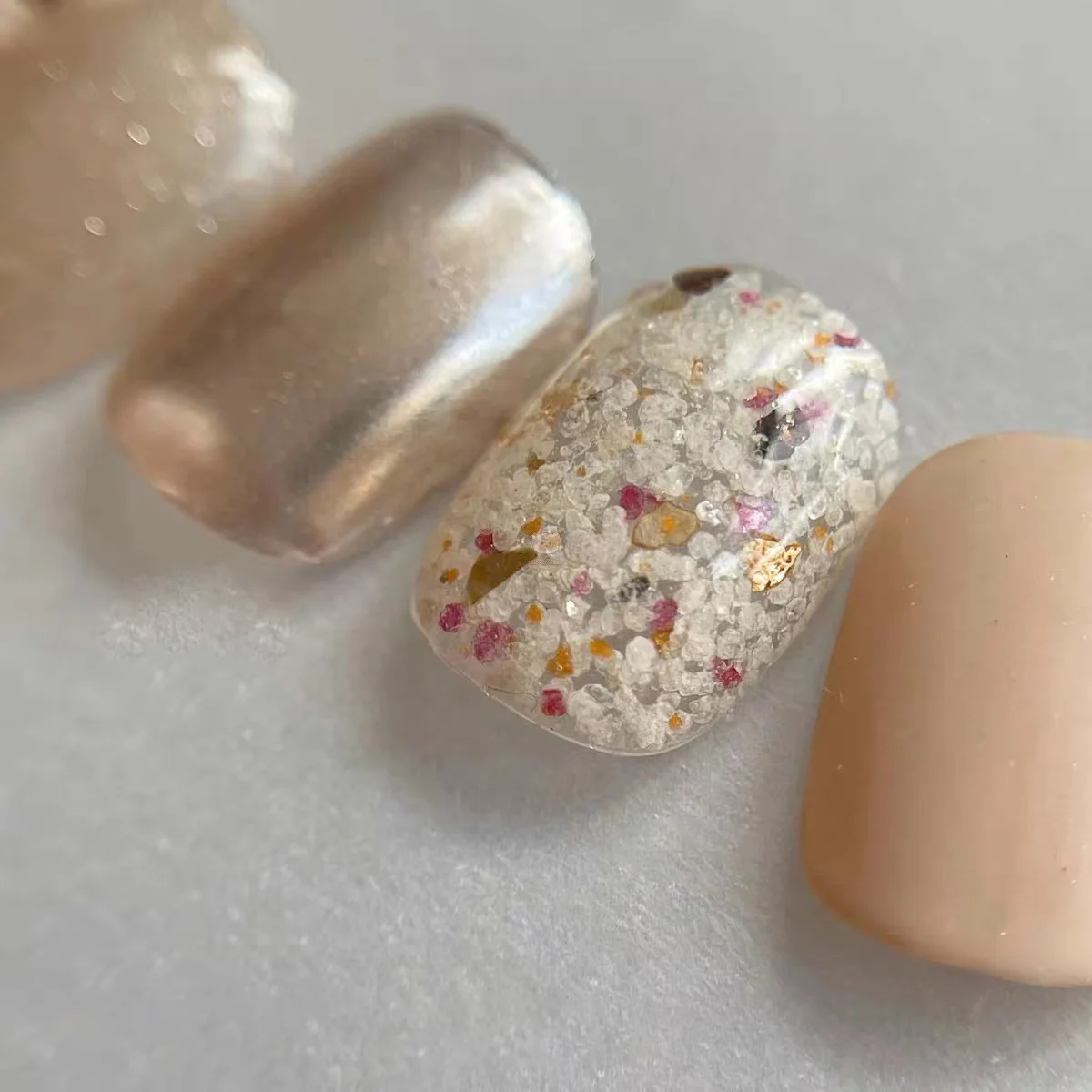 Natural White Gray Pink Mixes Mica Flakes Flitter for Resin Painting Arts Crafts,Nail Art,DIY Decoration Leaf Multi-Use 1-3mm