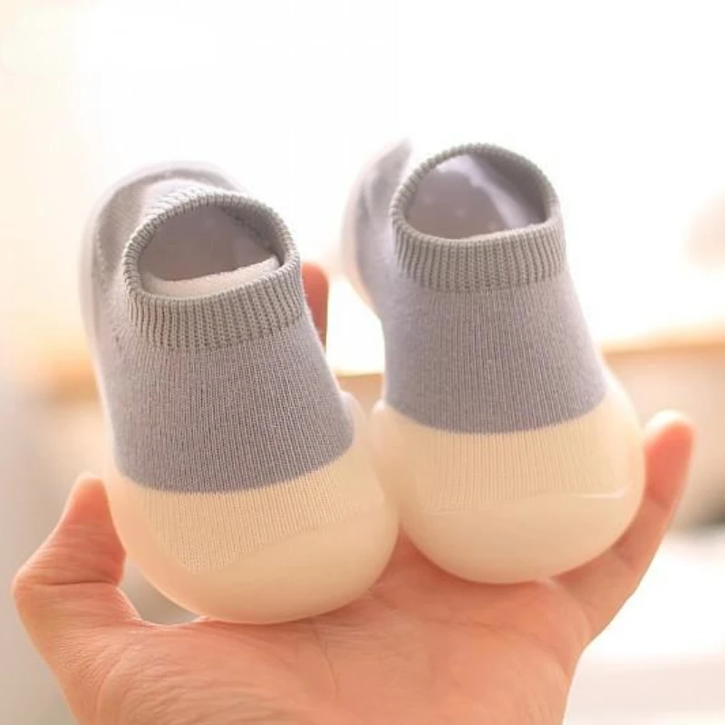  양말 신발  색상 일치 귀여운 어린이 소년 신발 인형 부드러운 밑창 어린이 바닥 운동화 비비  소녀 첫 워커