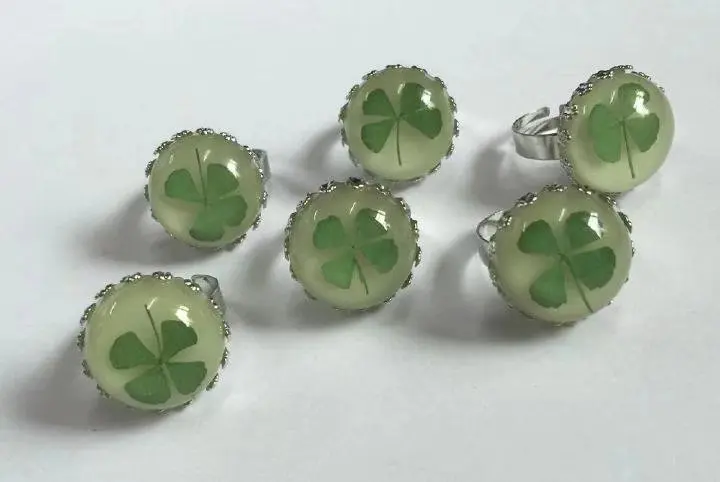 

30 pcs ring real four leaf clover design glow in dark jewelry