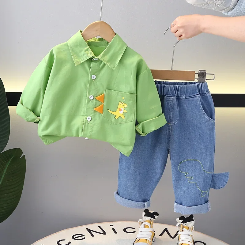 

Комплекты весенней детской одежды для мальчиков, рубашка с длинным рукавом и ОТВОРОТОМ с мультипликационным динозавром, топ + джинсовые брюки, детская повседневная одежда