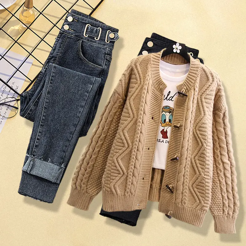 Oversized Women's Autumn and Winter New 2023 Fashion Wear with Korean High-end Knitted Cardigan Jeans Two-piece Set