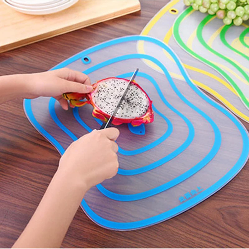 

1PCS Colorful Curve Transparent Soft Plate Sliced Vegetable Mat Fruit Household Antiskid Chopping Board Thickened Kitchen Tools