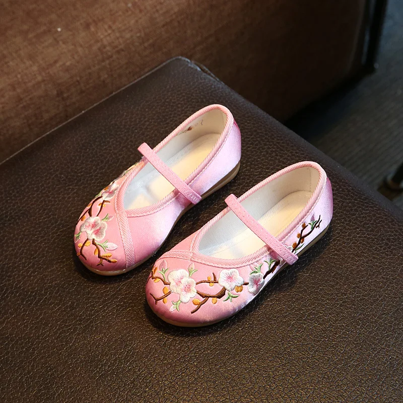 Chinese Style Kids Embroidery Cloth Dance Loafers