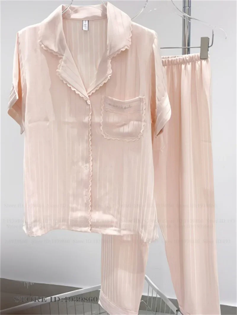 بيجامة حرير دانتيل وردي أنيقة