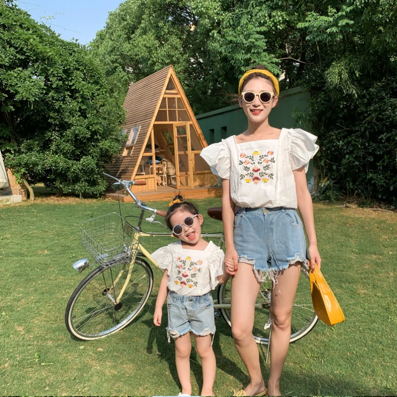 

Mother And Daughter clothes Women Top Korean Spanish Kids Clothes New Blouse With Embroidery Baby Girl White Puff Sleeve Blouses