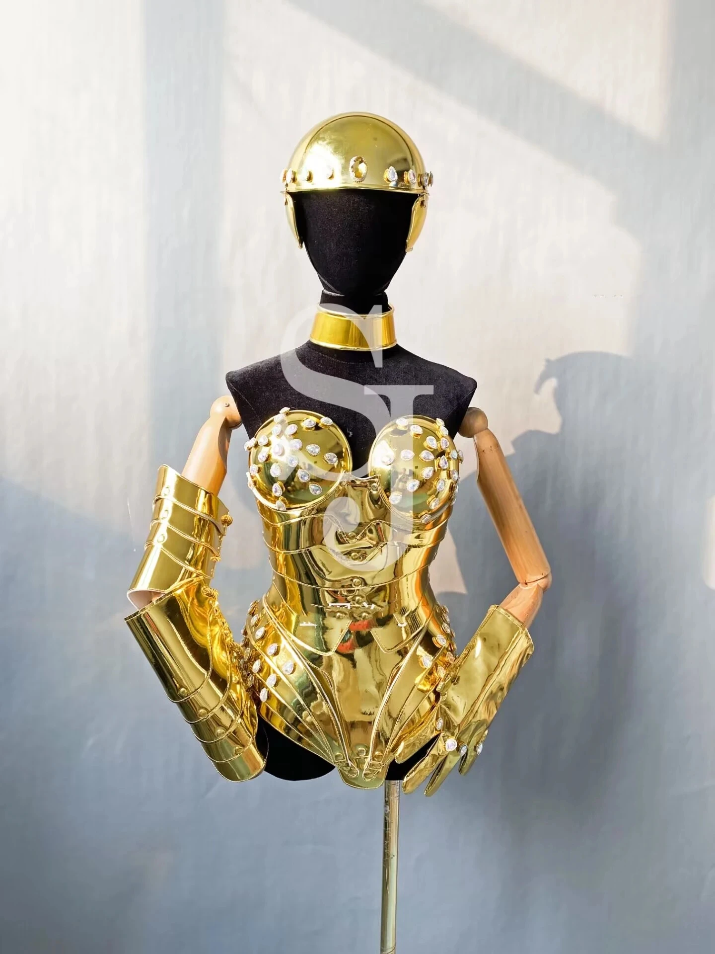 

Christmas bar Super girl gogo costume Women Futuristic golden armor Sexy Dance show Outfit