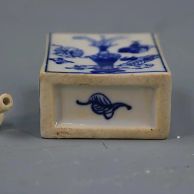 Antique porcelain blue and white antique pattern snuff bottle 5