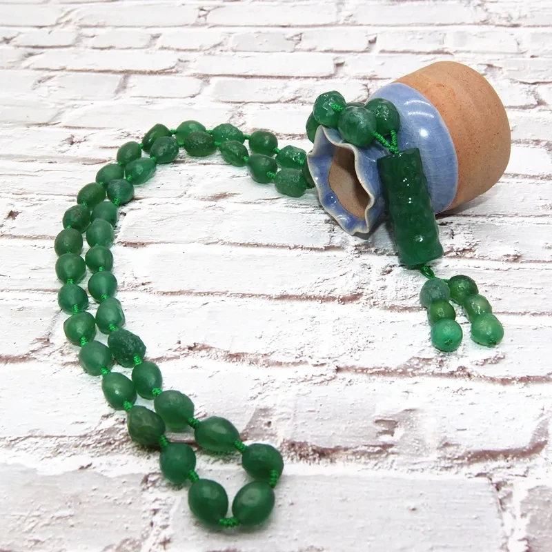 

Handwoven Natural Alxa Colorful Gobi Stone Agate Necklace Candy Green Color Bamboo Knot Sweater Pendant