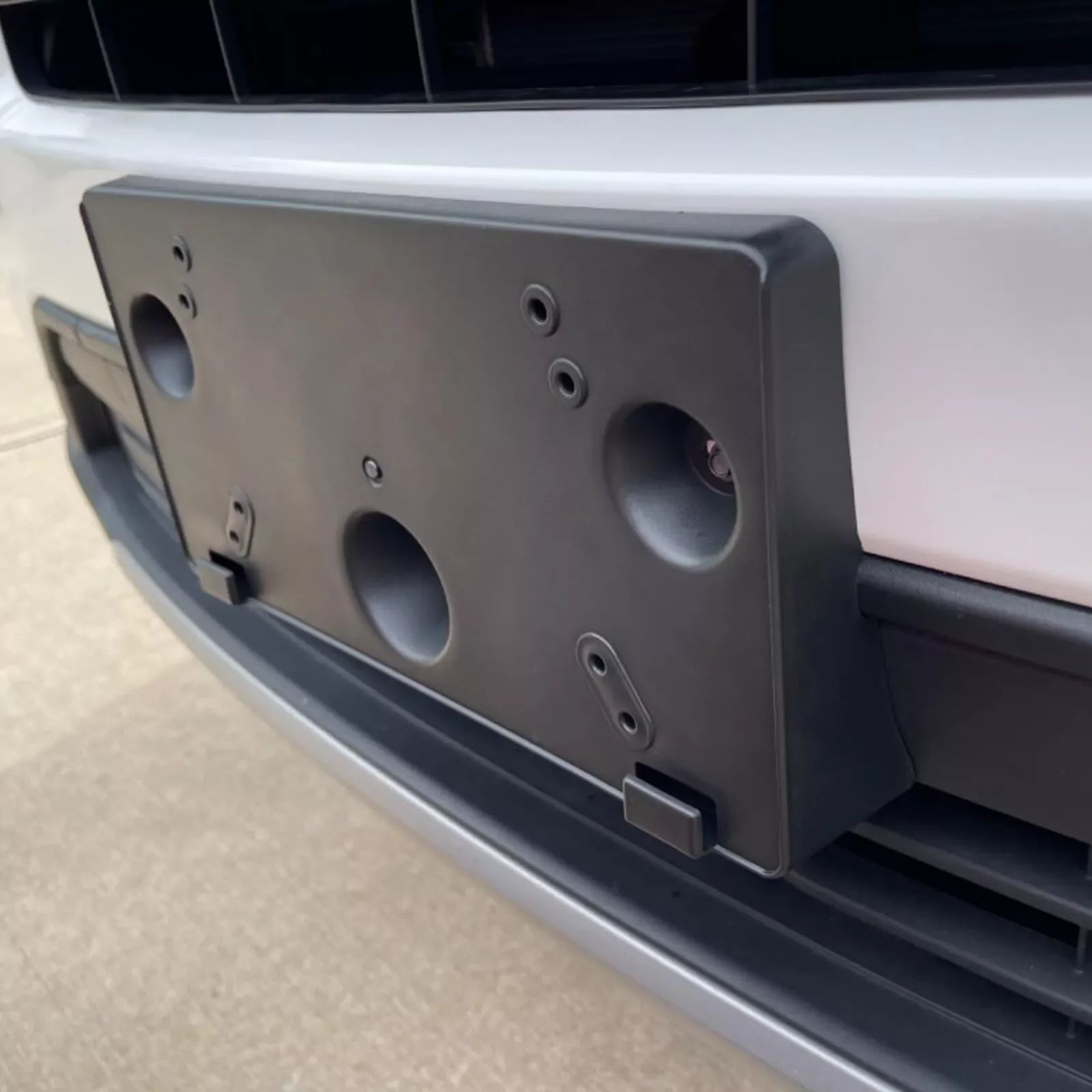 フォードエクスプローラーナンバープレートブラケット 2016 2017年用 | フロント | テクスチャードブラック | FO10 並行輸入品 フォードエクスプローラーナンバープレートブラケット2016 2017用 | フロント | テクスチャブラック | FO1068158 |  FB5Z17A385AA