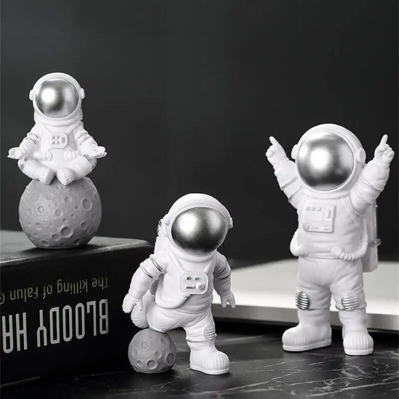 

4 pcs Astronaut Figure Statue Figurine Spaceman Sculpture Educational Toy Universe Outer Space Theme Birthday Party Decorations