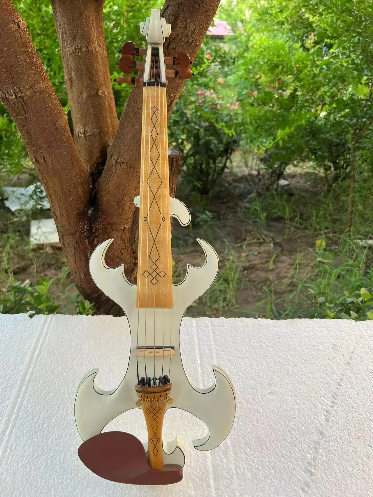 New Model Crazy-4 Full size electric violin Original design 5 string Violin white