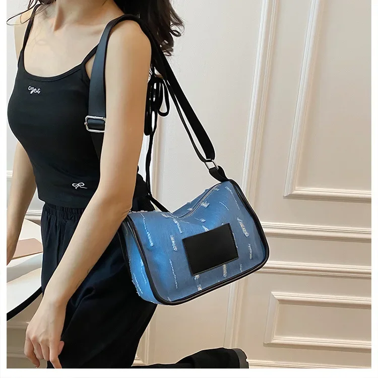 Bolso de mezclilla pequeño y fresco de moda de alto valor transfronterizo 2024 Nuevo bolso de mensajero de hombro de moda Bolso de mujer popular