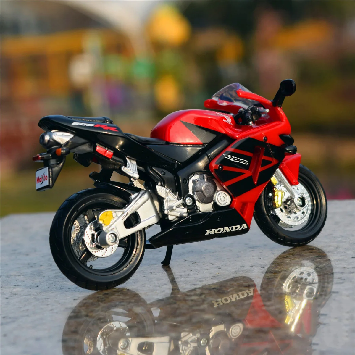 Moto de Ferro Corrida Miniatura Honda CBR1000RR 1:12 na Caixa