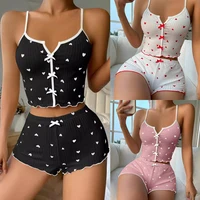 1 ensemble de vêtements de nuit pour femmes, ensemble pyjama en tissu côtelé doux imprimé cœur avec garniture à volants, haut caraco décontracté et ensemble court, vêtements de détente 3